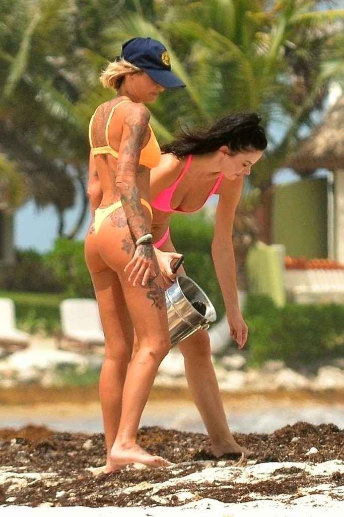 Jayde Nicole et Tina Louise : bikini et seins nus à Tulum