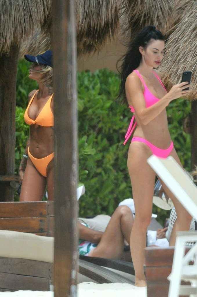 Jayde Nicole et Tina Louise : bikini et seins nus à Tulum