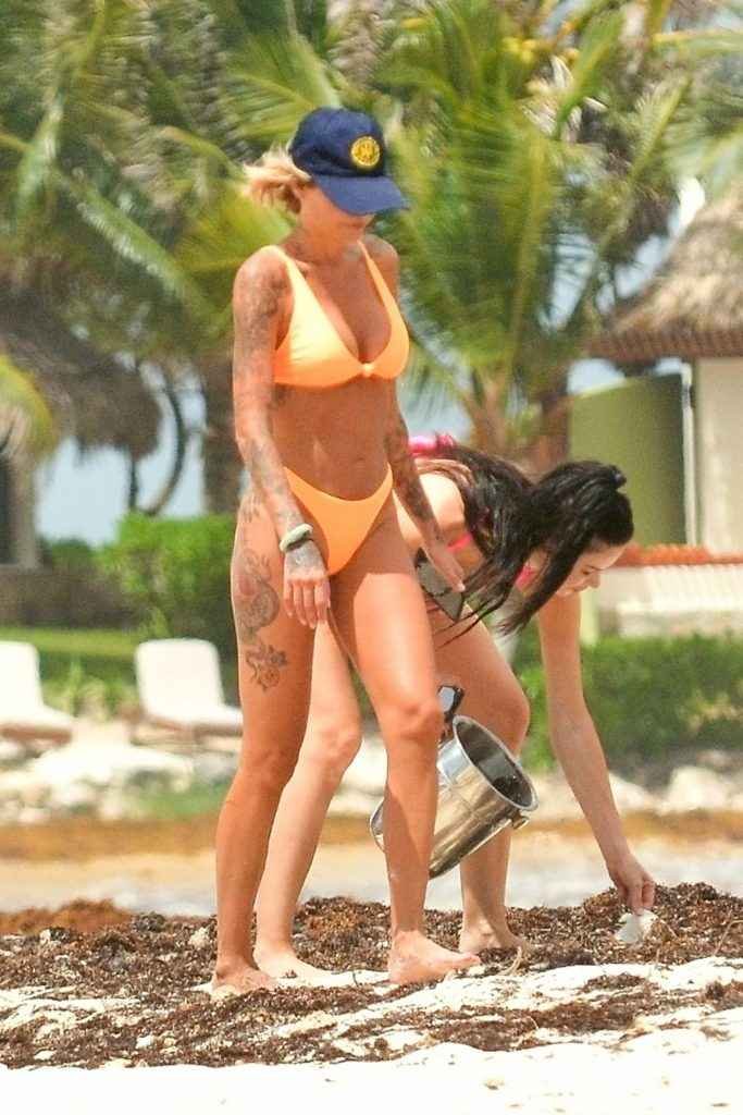 Jayde Nicole et Tina Louise : bikini et seins nus à Tulum