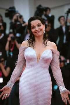 Juliette Binoche ouvre le décolleté à la 76eme Mostra de Venise