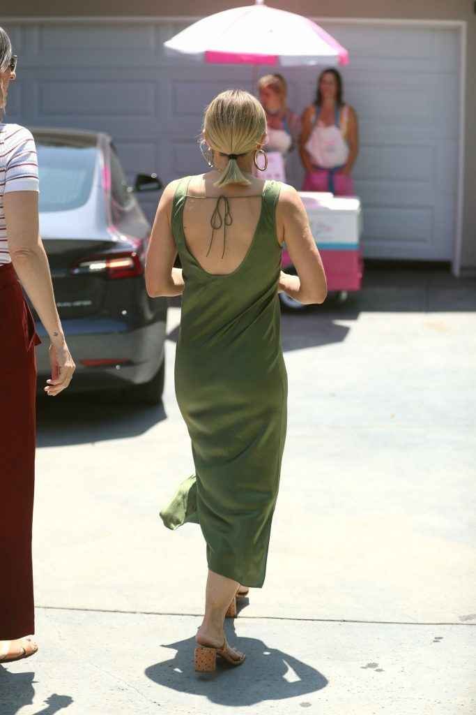 Kristen Bell dans une robe sexy à Brentwood