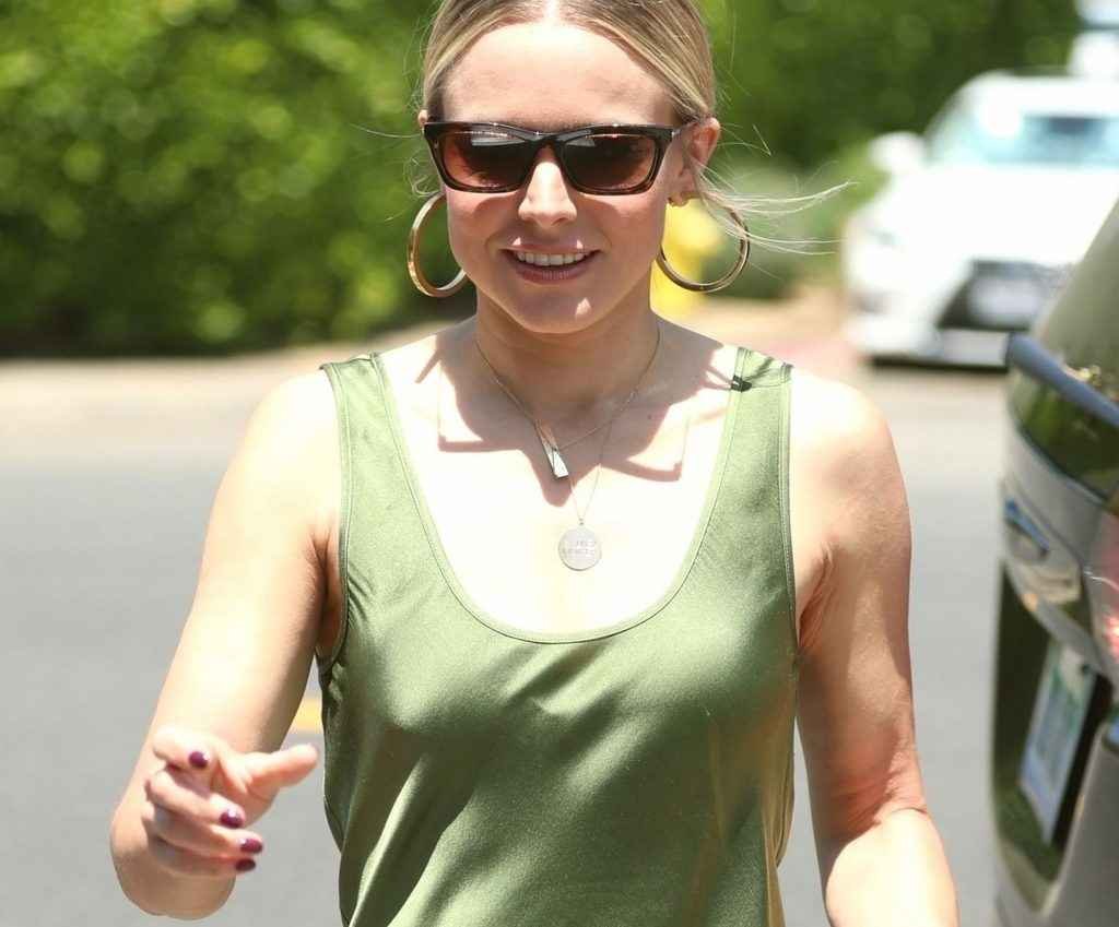 Kristen Bell dans une robe sexy à Brentwood