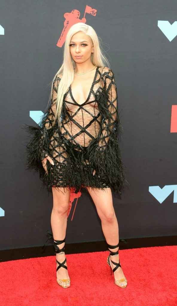 Mariahlynn sexy aux MTV VMA