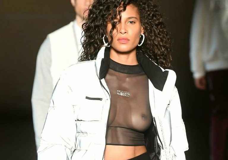 Cindy Bruna défile seins nus à la fashion week de New-York