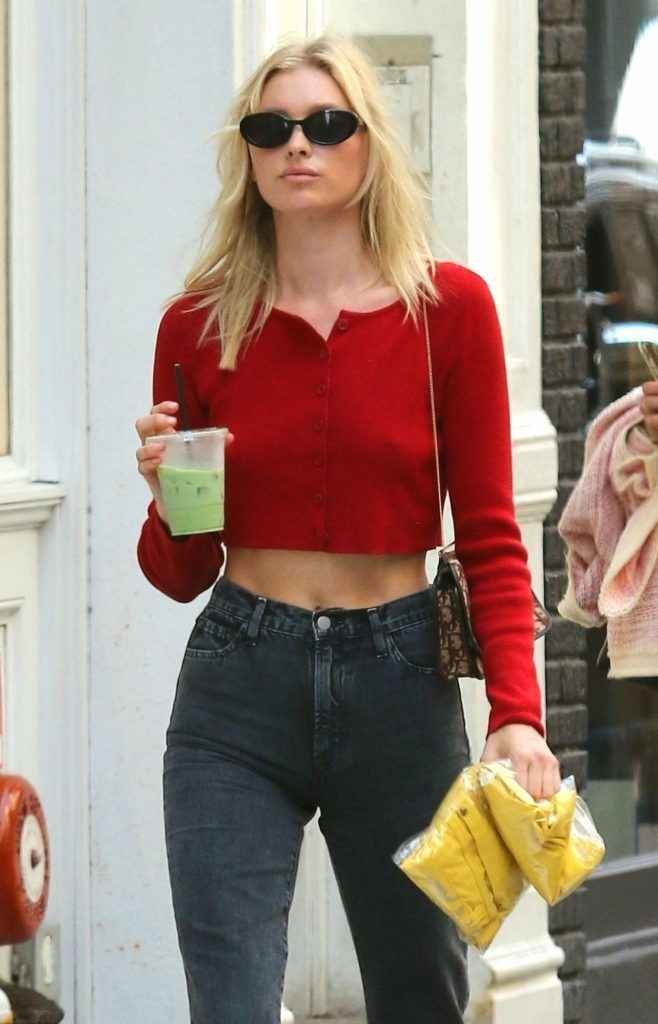 Elsa Hosk a les seins qui pointent à Manhattan