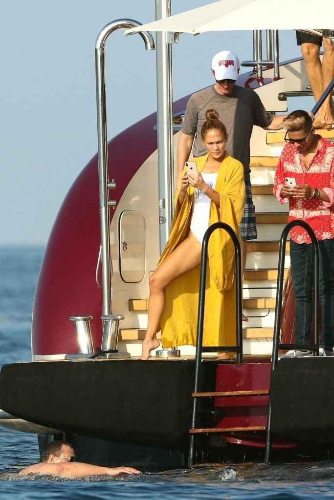 Jennifer Lopez en maillot de bain à Saint-Tropez