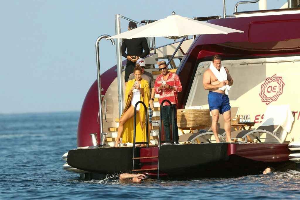 Jennifer Lopez en maillot de bain à Saint-Tropez