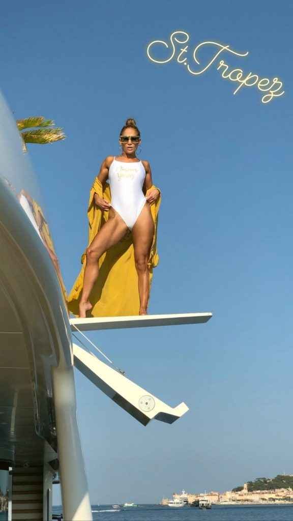 Jennifer Lopez en maillot de bain à Saint-Tropez