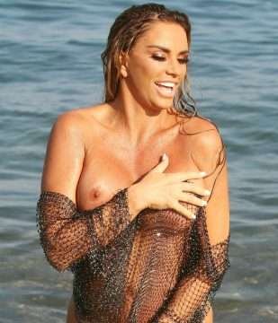 Katie Price nue à la plage