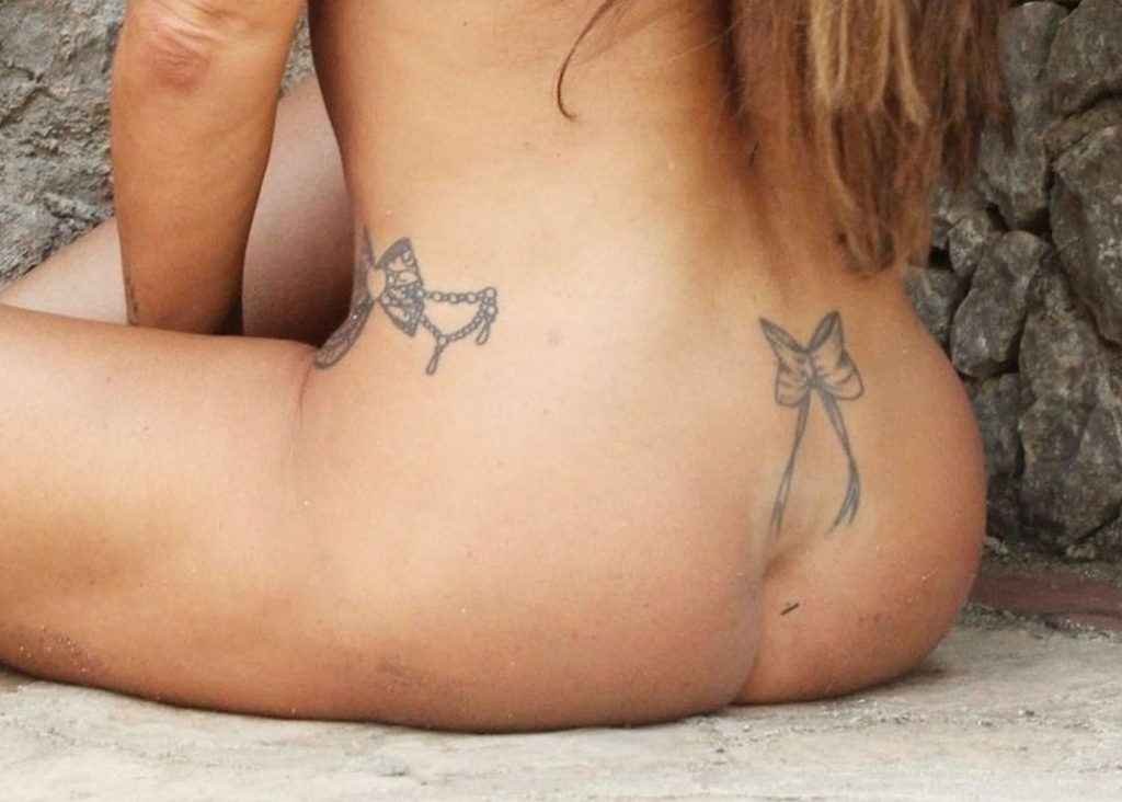 Katie Price, nudité et bikini en Turquie