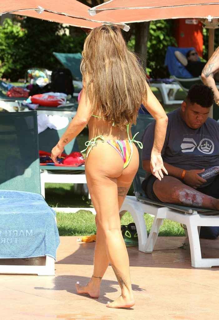 Katie Price, nudité et bikini en Turquie