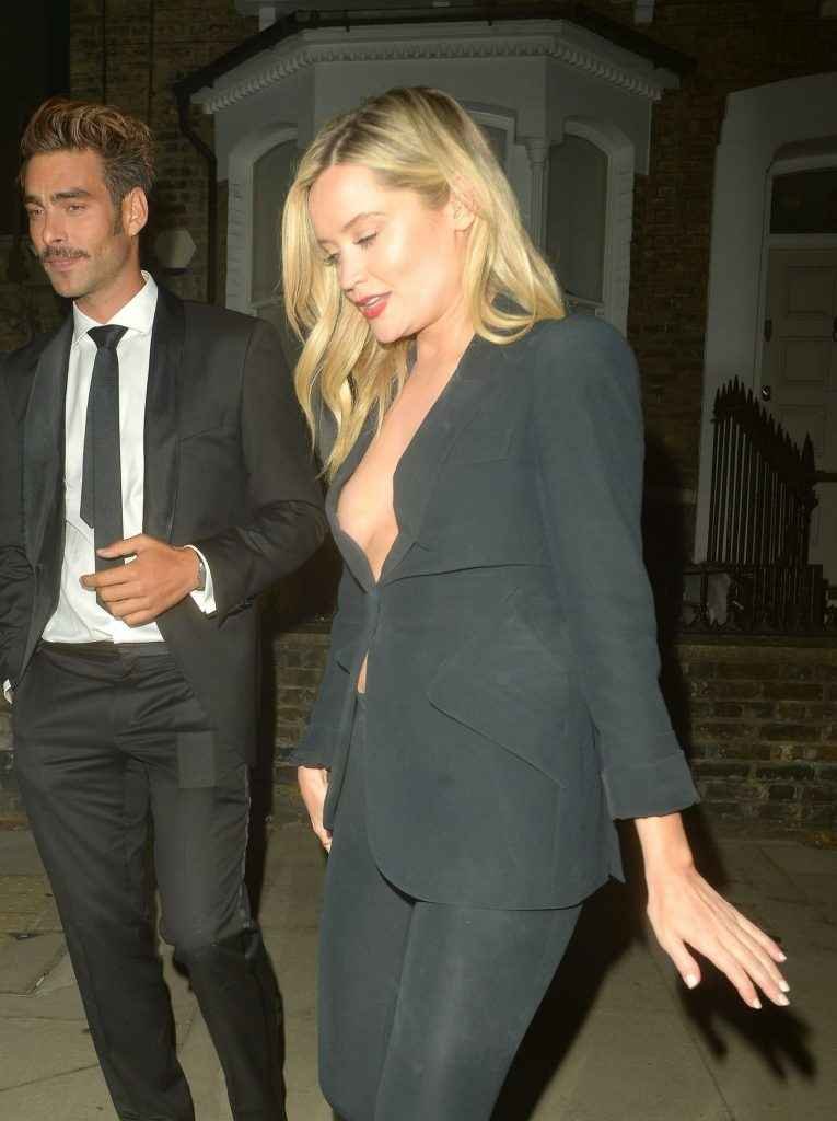 Laura Whitmore se balade sans soutien-gorge à Londres