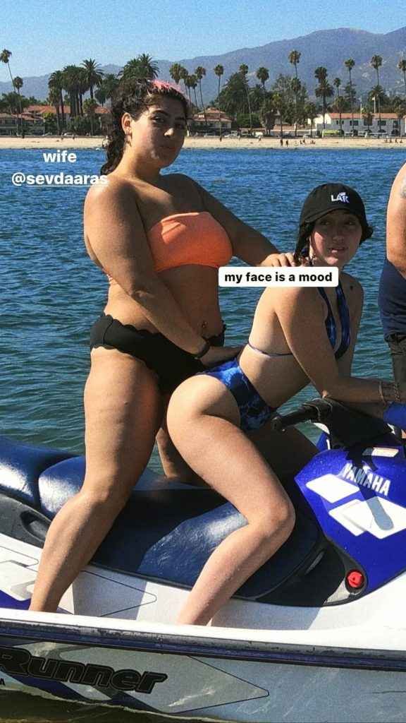 Noah Cyrus en bikini