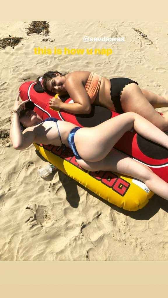 Noah Cyrus en bikini