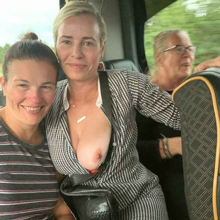 Chelsea Handler exhibe à nouveau un sein nu !