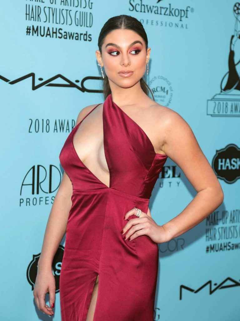 Kira Kosarin exhibe son décolleté et sa petite culotte à Los Angeles