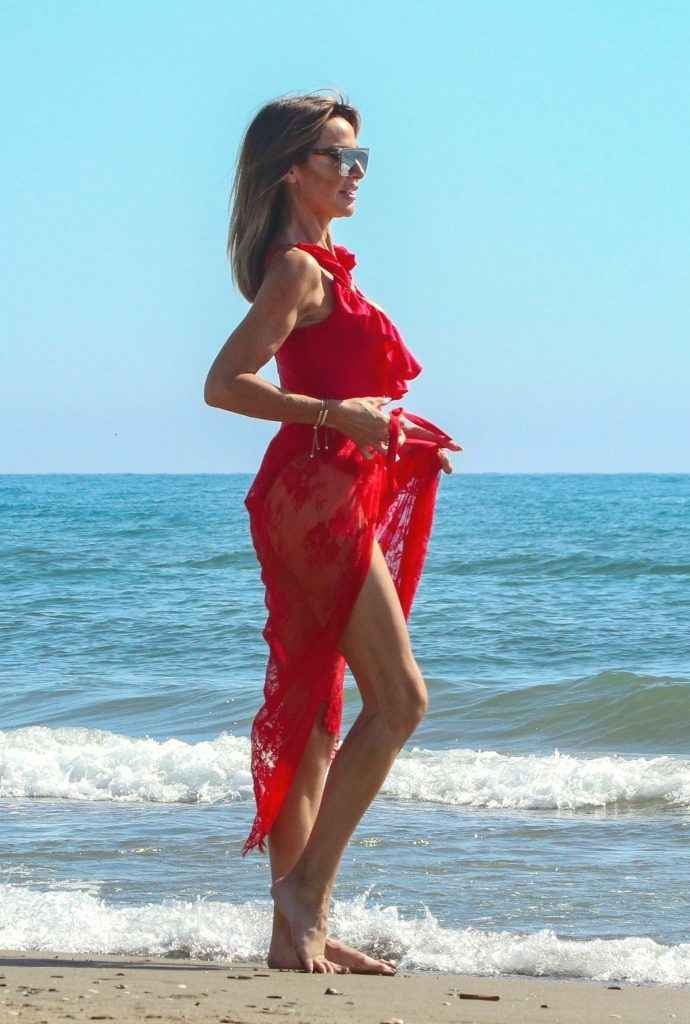 Lizzie Cundy en maillot de bain à Marbella