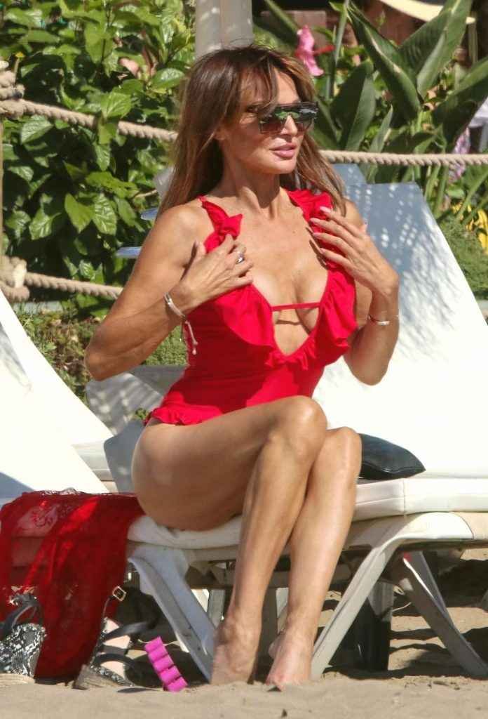 Lizzie Cundy en maillot de bain à Marbella