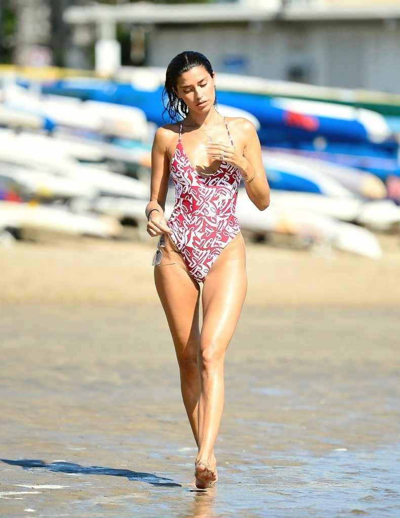 Nicole Williams en maillot de bain à Los Angeles