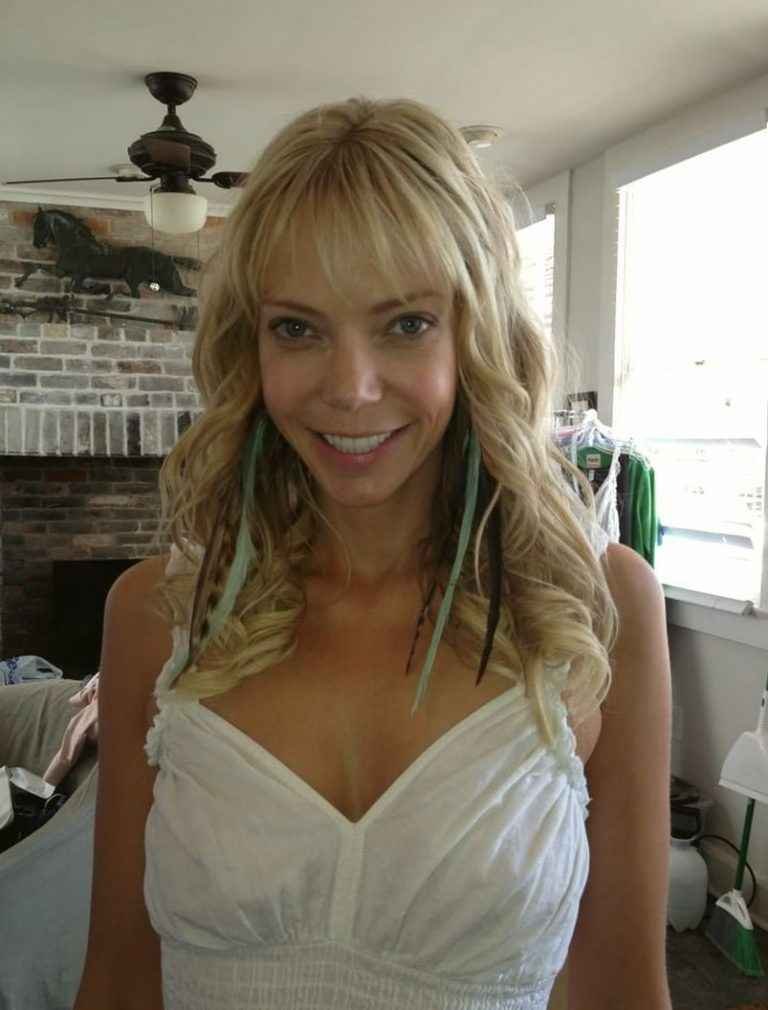 Riki Lindhome nue, les photos intimes