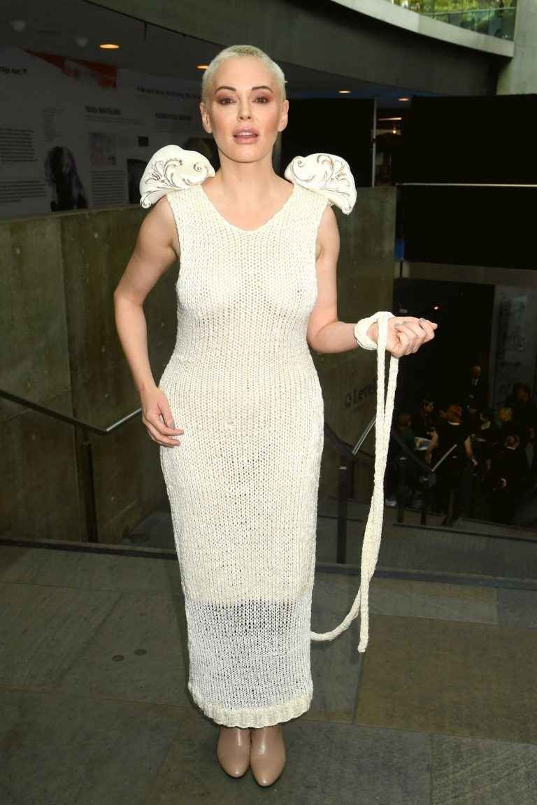 Rose McGowan sexy dans sa robe transparente aux Q Awards