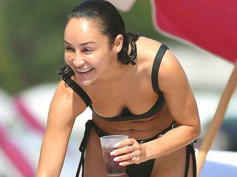 Cara Santana en bikini à Miami