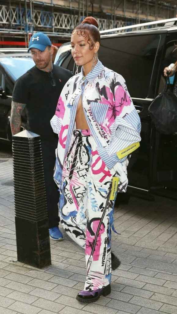 Halsey sans soutien-gorge à Londres