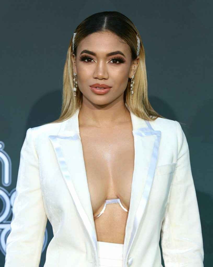 Paige Hurd ouvre le décolleté à Las Vegas