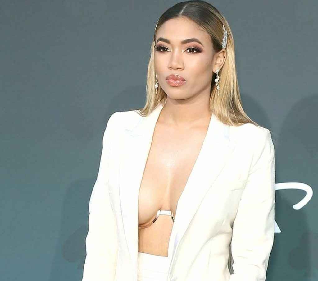 Paige Hurd ouvre le décolleté à Las Vegas