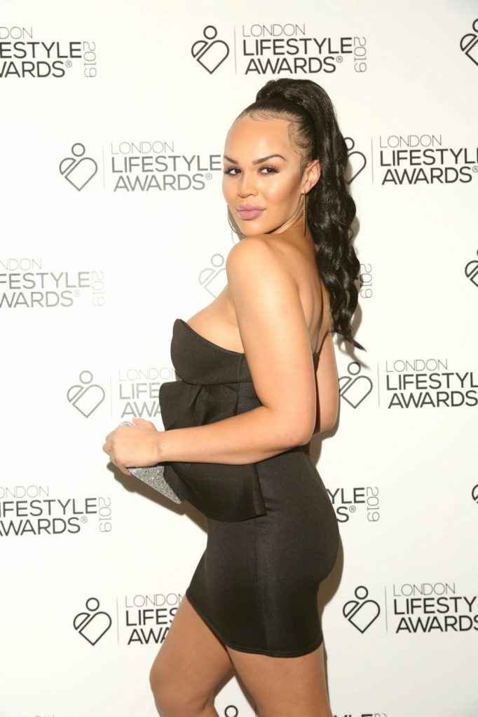 Talulah-Eve Brown ouvre le décolleté aux Lifestyle Awards