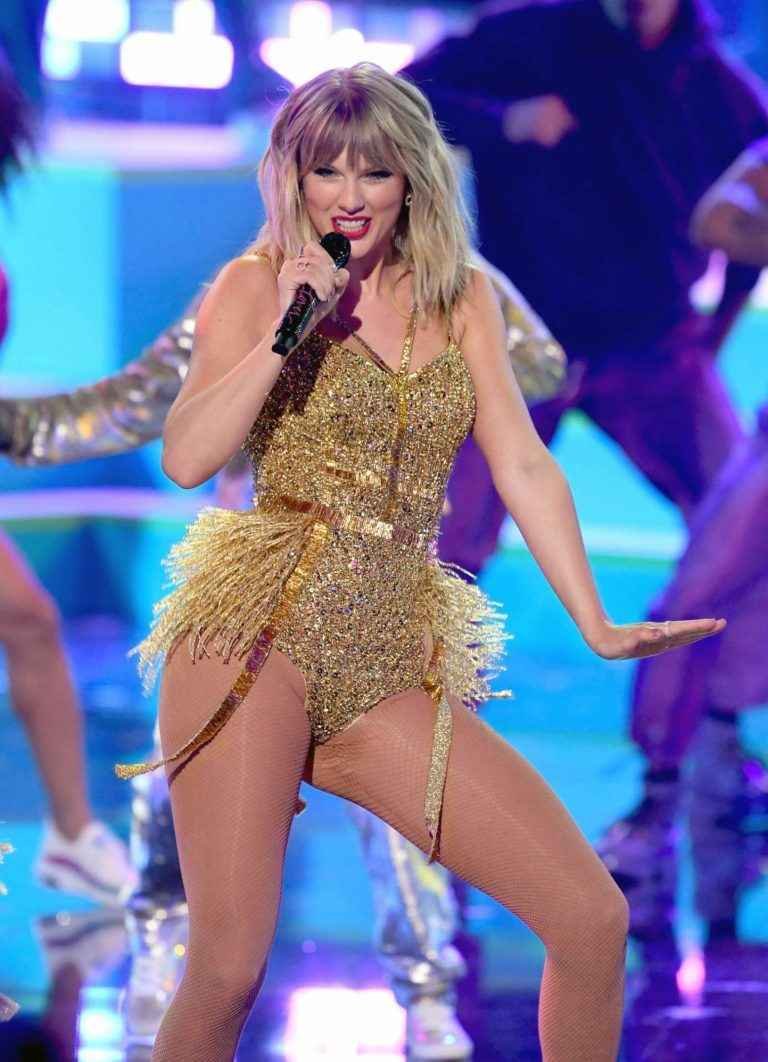 Taylor Swift sexy aux American Music Awards