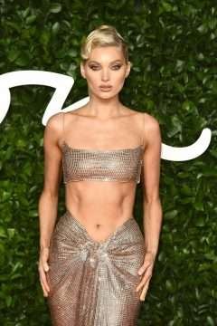 Elsa Hosk sexy aux Fashion Awards