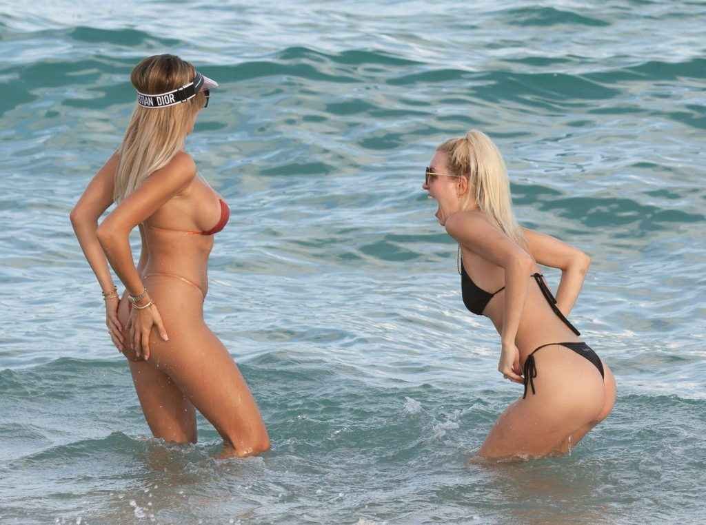 Khloe Terae dans un mini bikini à Miami