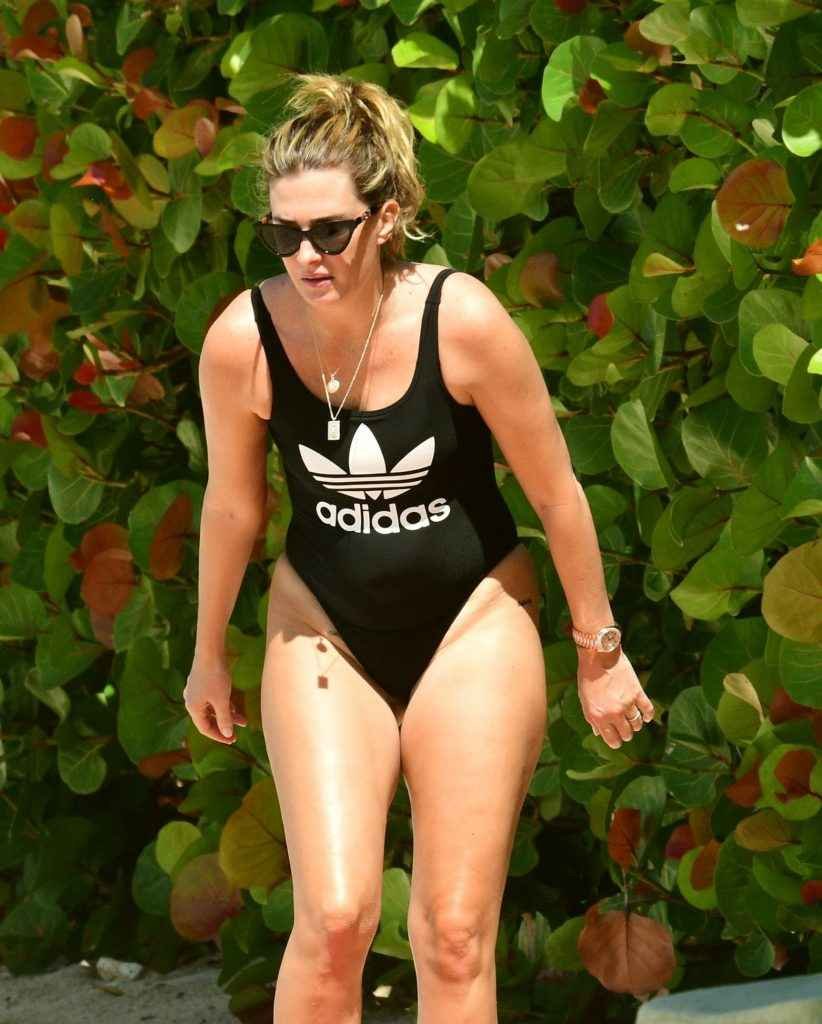 Rhea Durham en maillot de bain à La Barbade