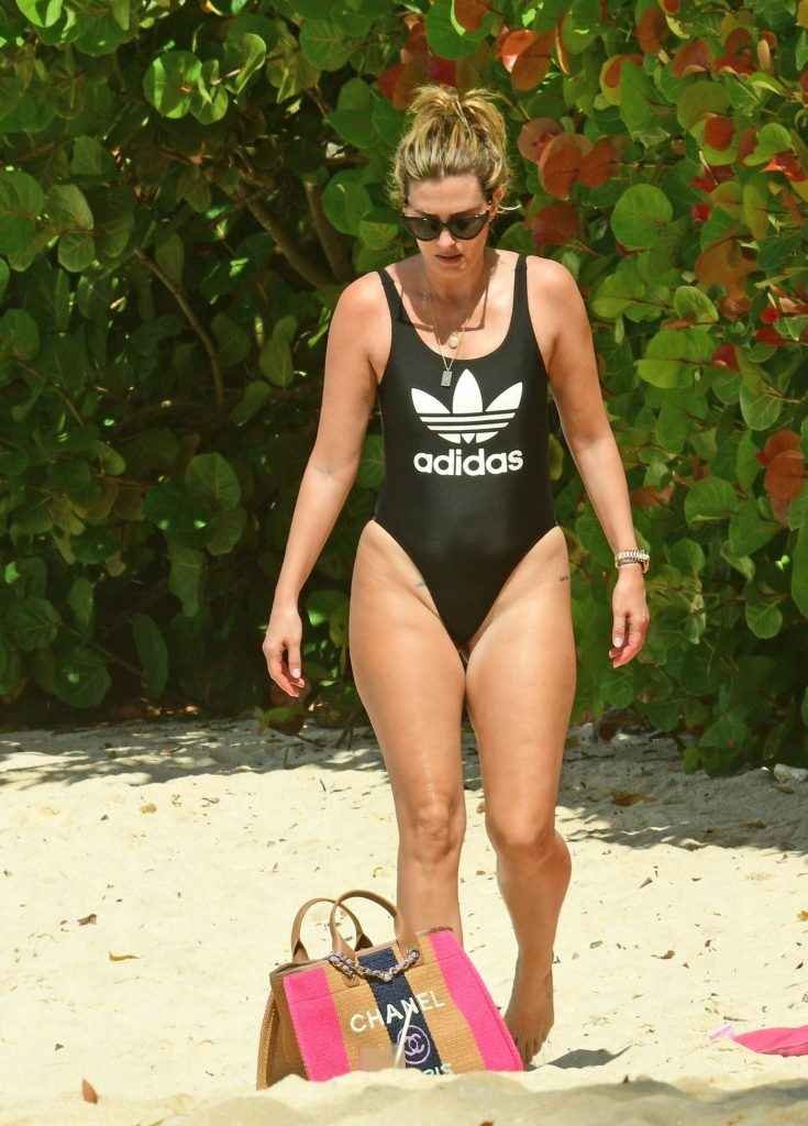 Rhea Durham en maillot de bain à La Barbade