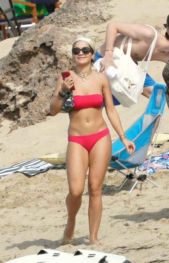 Rita Ora en bikini à Saint-Barthélémy