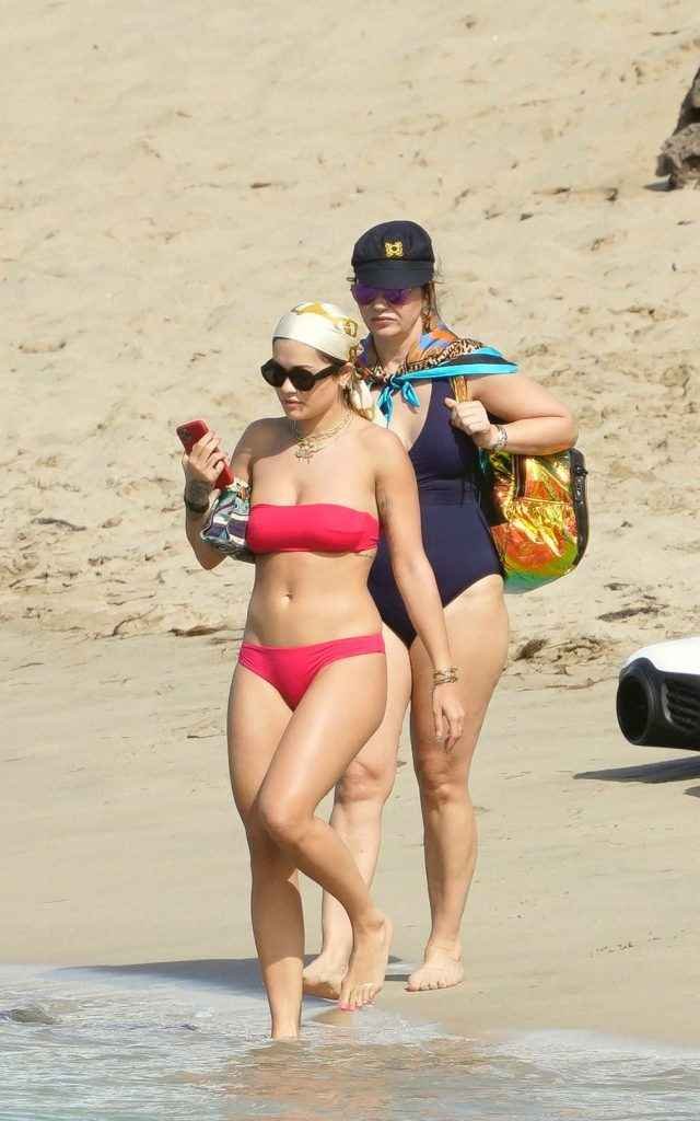 Rita Ora en bikini à Saint-Barthélémy