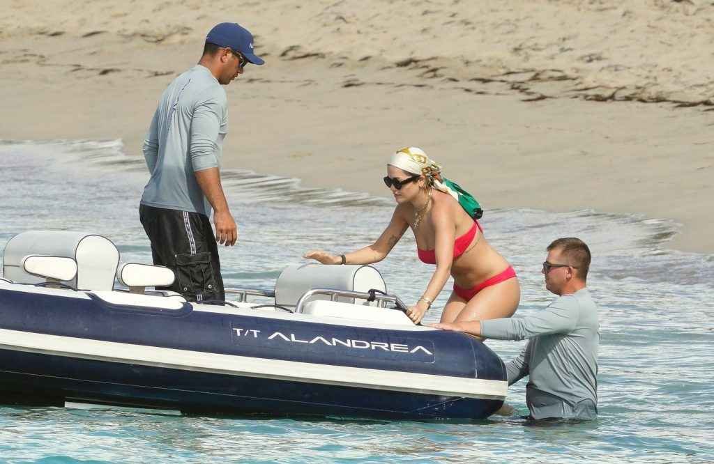 Rita Ora en bikini à Saint-Barthélémy