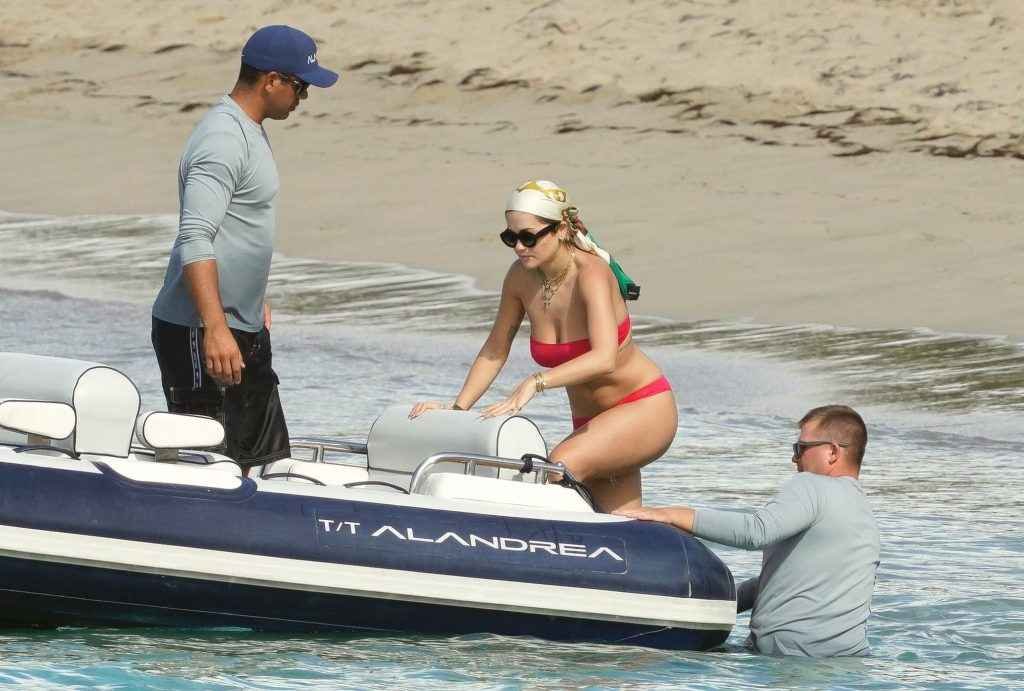 Rita Ora en bikini à Saint-Barthélémy