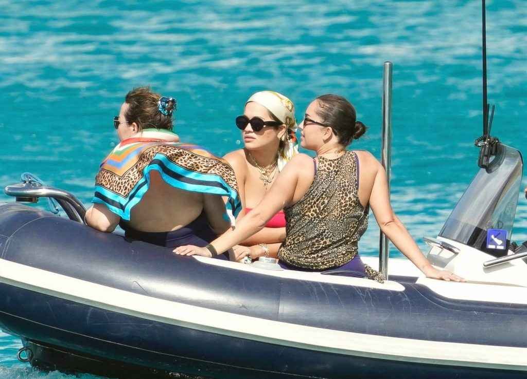 Rita Ora en bikini à Saint-Barthélémy