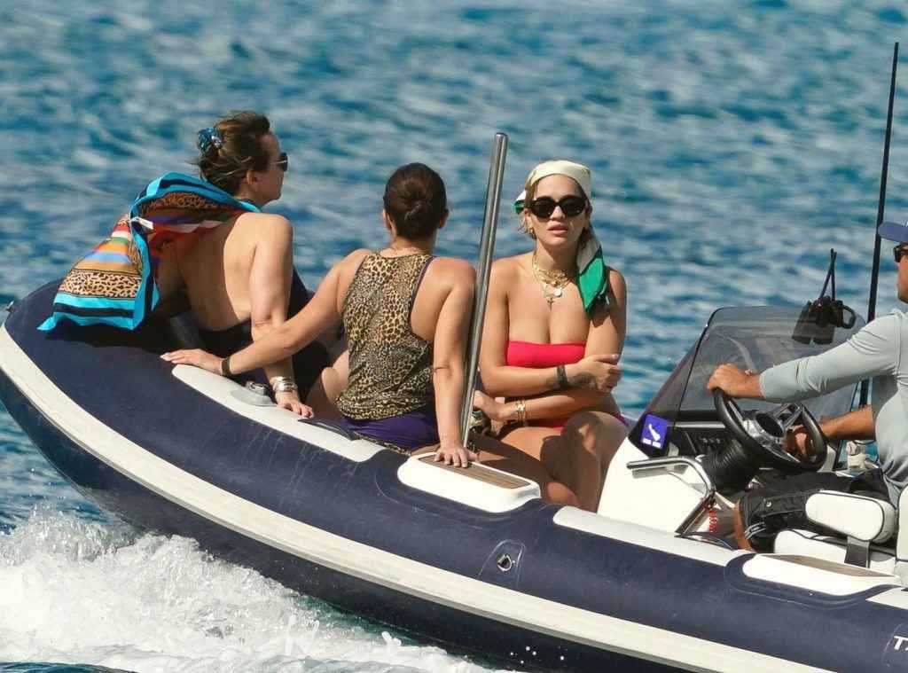 Rita Ora en bikini à Saint-Barthélémy