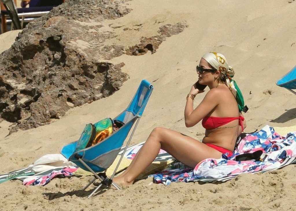 Rita Ora en bikini à Saint-Barthélémy