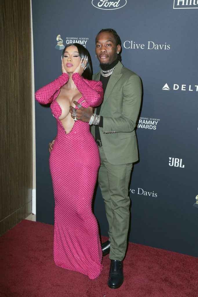 Cardi B. exhibe un décolleté très osé