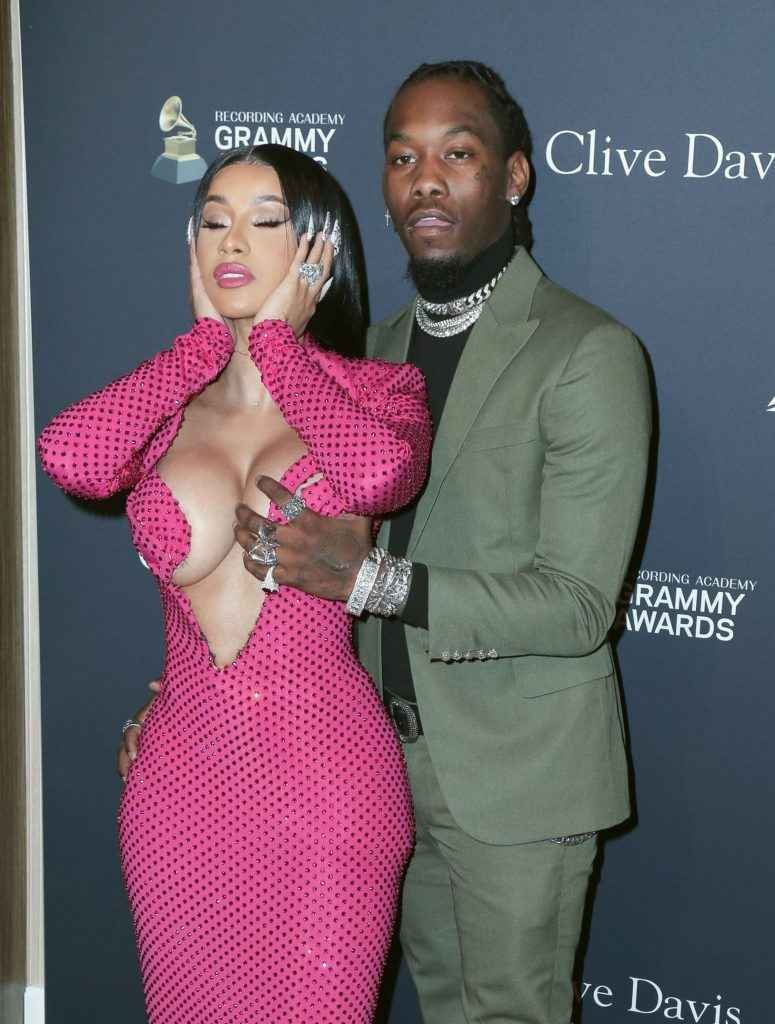 Cardi B. exhibe un décolleté très osé