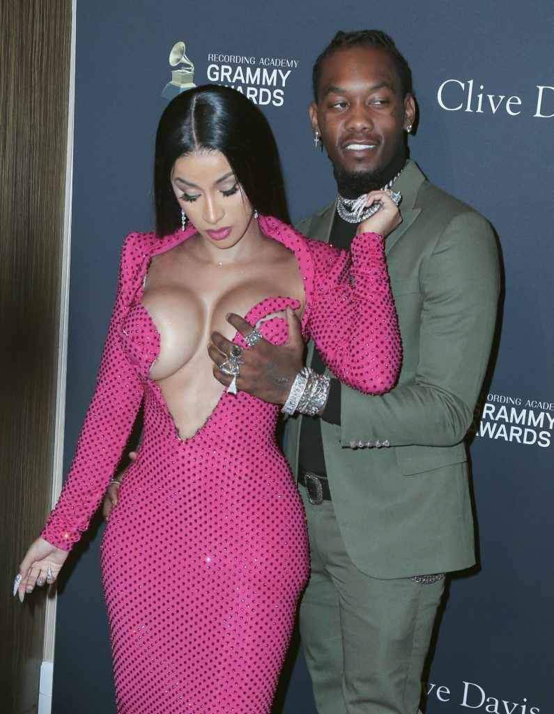 Cardi B. exhibe un décolleté très osé