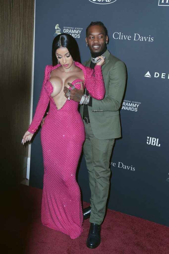 Cardi B. exhibe un décolleté très osé