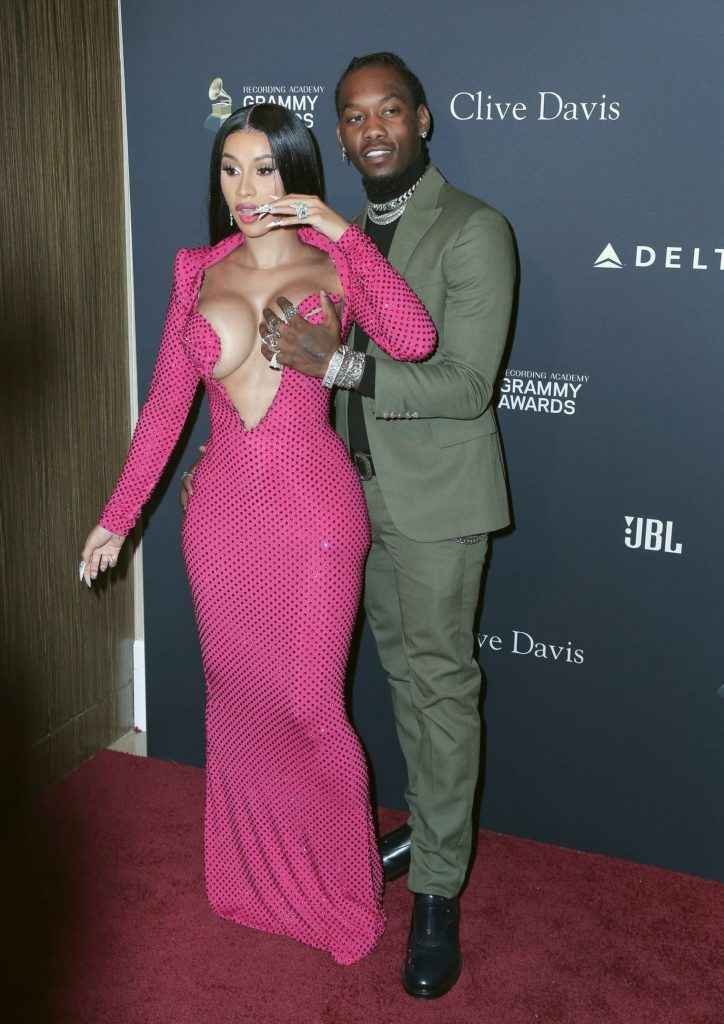 Cardi B. exhibe un décolleté très osé