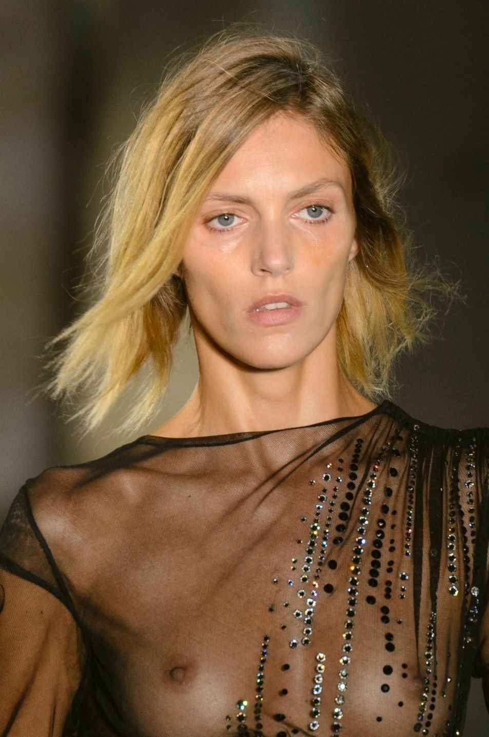 Anja Rubik nue, la collection complète