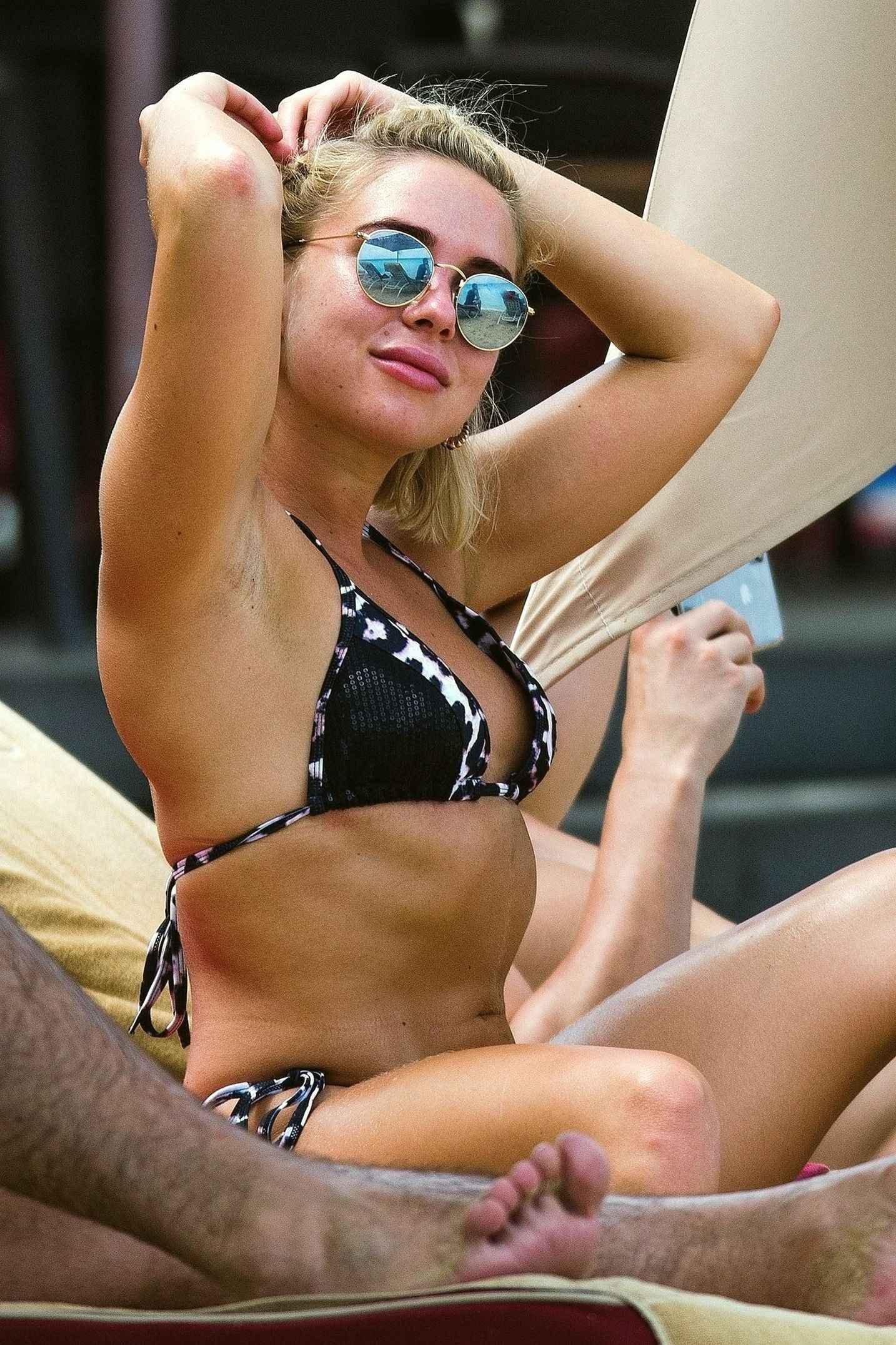 Gabby Allen en bikini à La Barbade