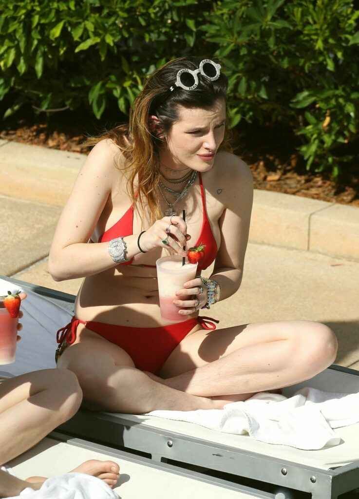 Bella Thorne en bikini